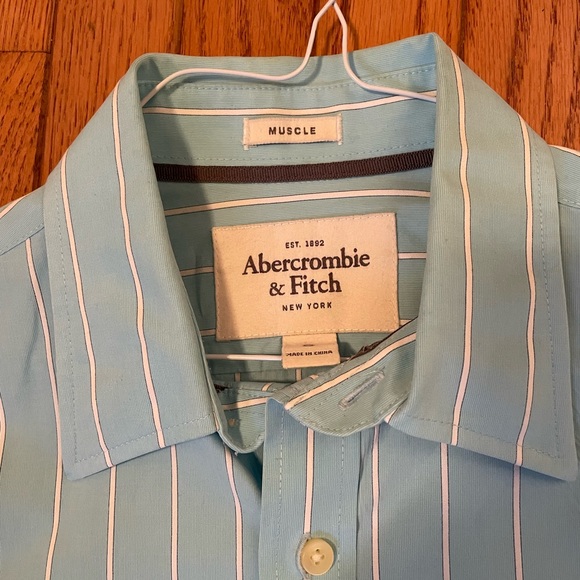 Men’s small Abercrombie & Fitch shirt - Picture 2 of 2